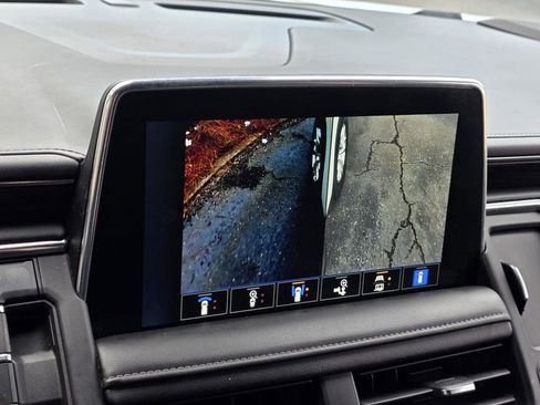 Used 2023 Chevrolet Suburban LT w/ Luxury Package image 23