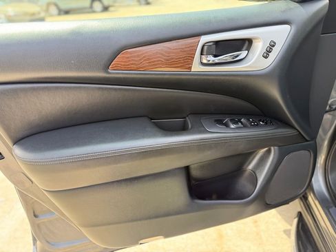 Used 2019 Nissan Pathfinder Platinum AWD/4WD image 25