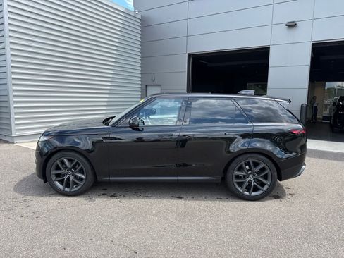 Used 2024 Land Rover Range Rover Sport SE AWD/4WD image 2