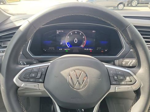 Used 2022 Volkswagen Tiguan SE image 23