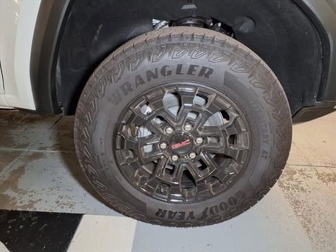 New 2026 GMC Canyon Elevation image 5