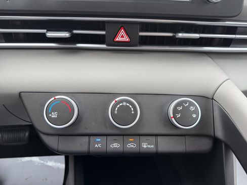 Certified 2024 Hyundai Elantra SE FWD image 14