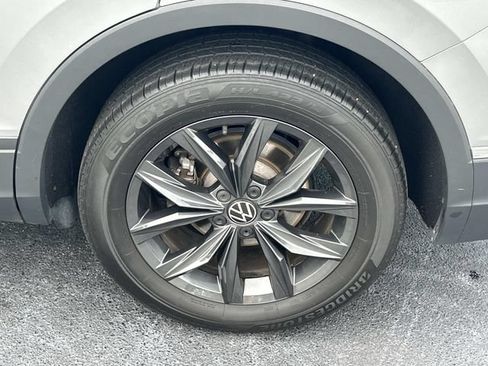 Used 2024 Volkswagen Tiguan SE AWD/4WD image 14