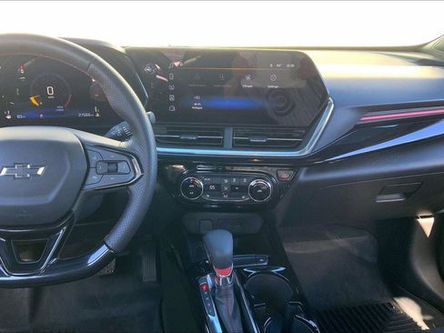 Used 2024 Chevrolet Trax RS w/ Sunroof Package image 6