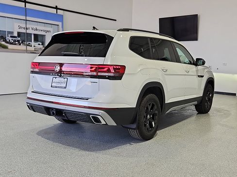 New 2026 Volkswagen Atlas Peak Edition AWD/4WD image 4