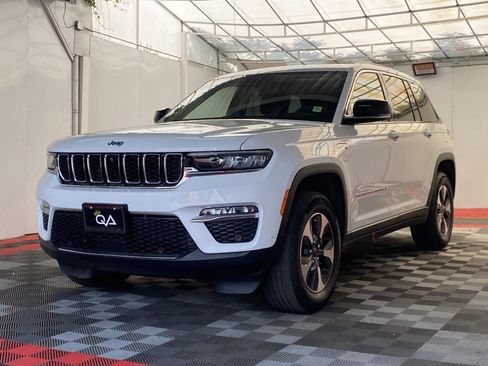 Used 2022 Jeep Grand Cherokee Limited 4xe w/ Luxury Tech Group II AWD/4WD image 3