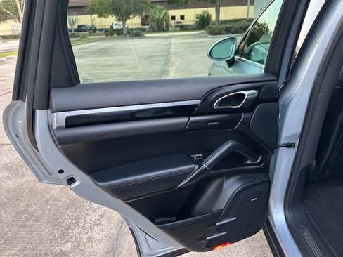 Used 2016 Porsche Cayenne image 16