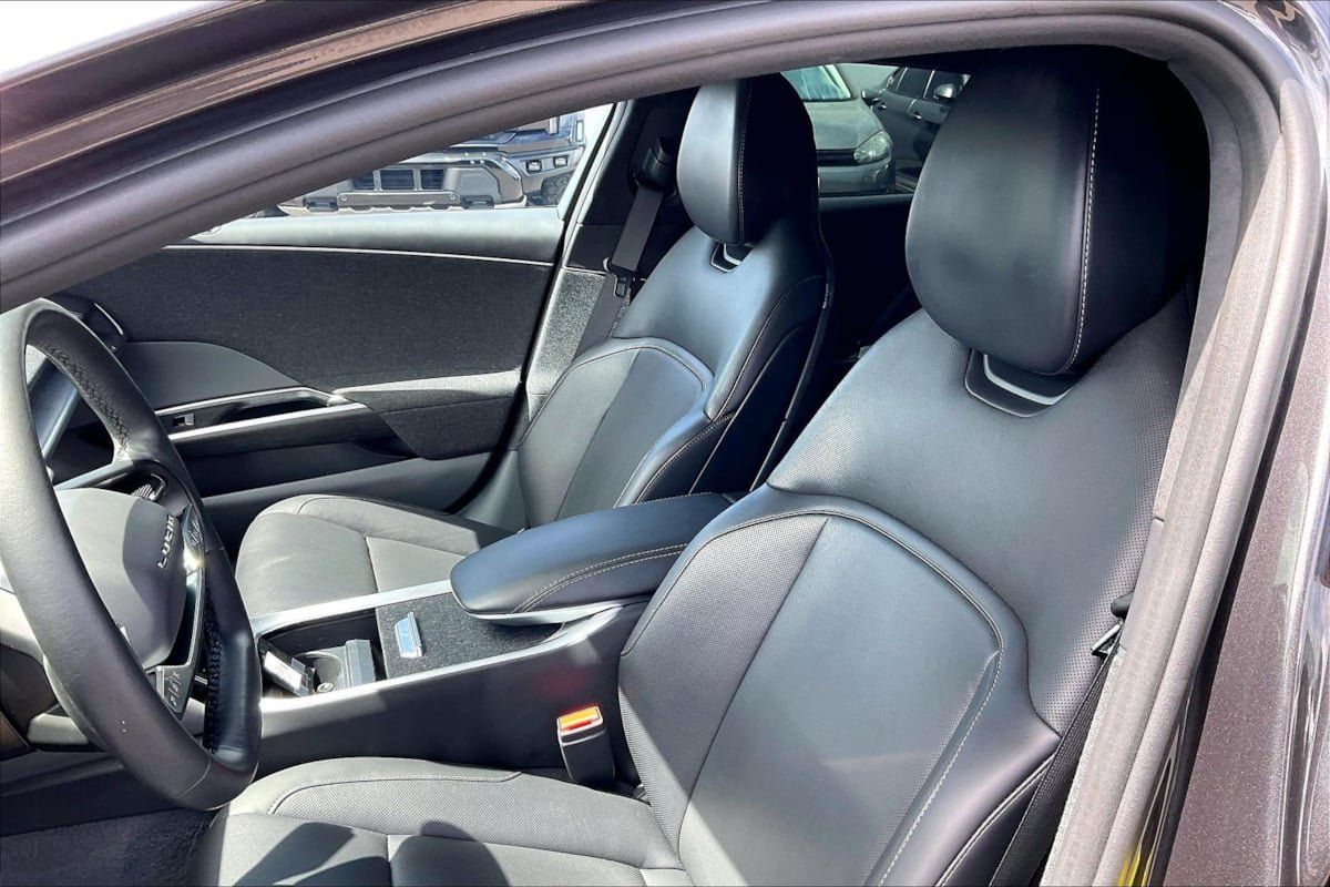Used 2024 Lucid Air Pure RWD image 22