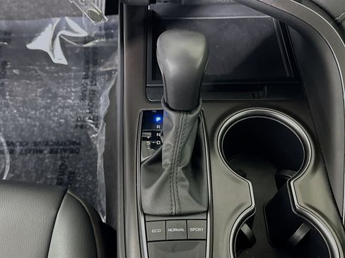 Used 2024 Toyota Camry SE image 20