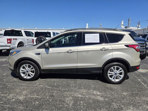 Used 2017 Ford Escape SE w/ Equipment Group 201A image 5