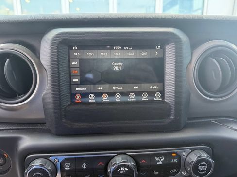 Used 2021 Jeep Gladiator Sport AWD/4WD image 9