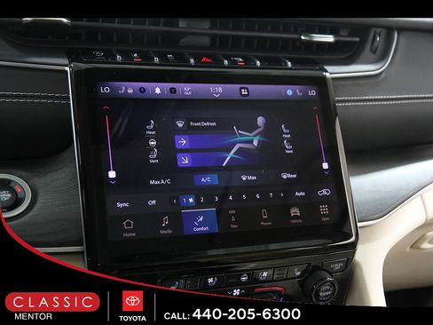 Used 2022 Jeep Grand Cherokee Limited w/ Luxury Tech Group II AWD/4WD image 11