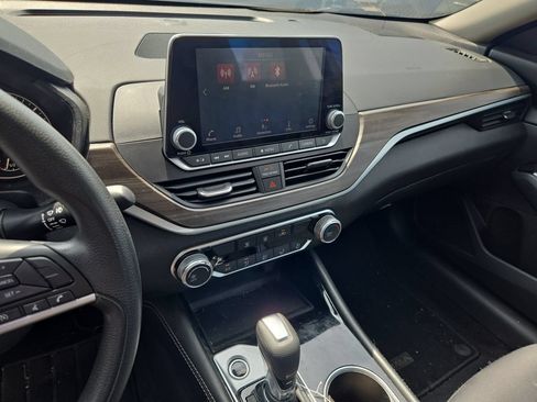 Used 2023 Nissan Altima 2.5 SV FWD image 12