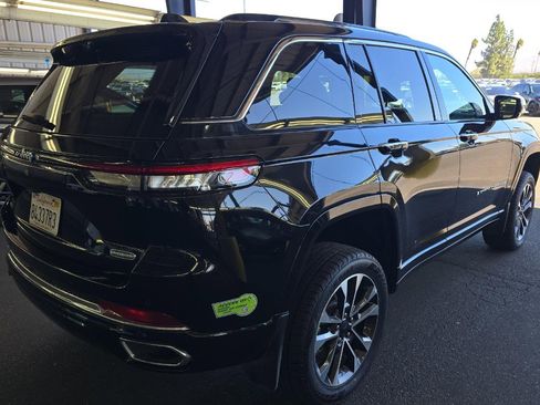 Used 2022 Jeep Grand Cherokee Overland w/ Advanced Protech Group III image 4