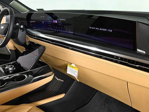 New 2025 Cadillac Escalade IQ Luxury 2 image 26