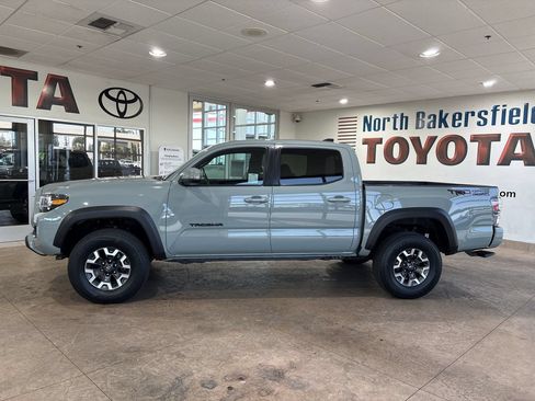 Used 2023 Toyota Tacoma TRD Off-Road w/ Technology Package RWD image 7