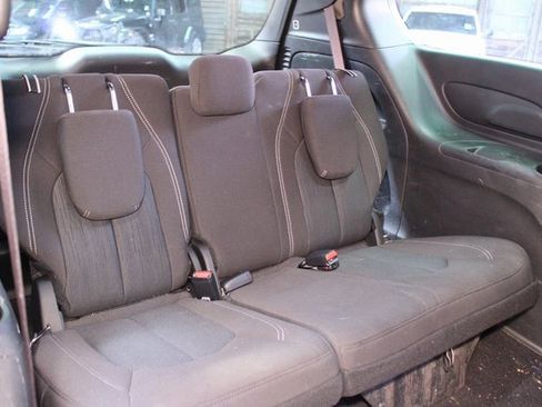 Used 2022 Chrysler Pacifica Touring image 15