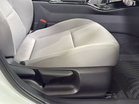 Certified 2025 Toyota Prius LE image 20