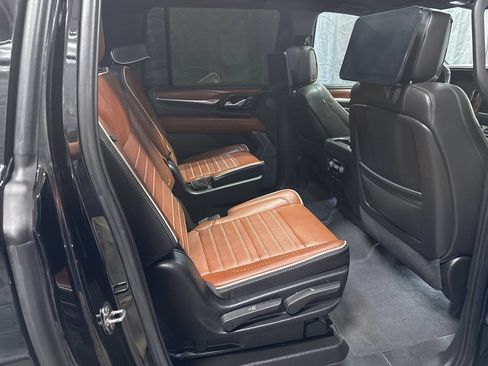 Used 2023 GMC Yukon XL Denali Ultimate AWD/4WD image 14