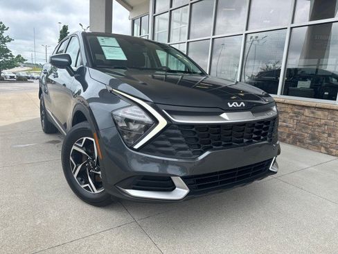 Used 2023 Kia Sportage LX AWD/4WD image 2
