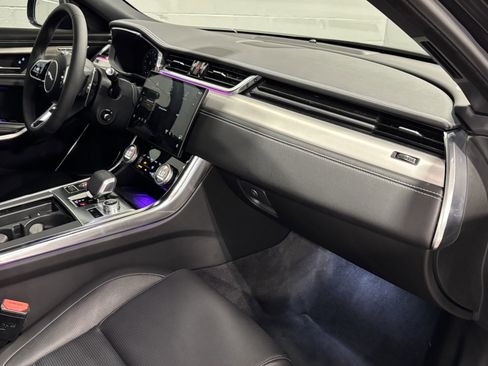 New 2024 Jaguar XF R-Dynamic SE image 4