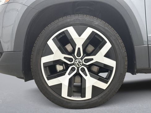 Used 2022 Volkswagen Taos SEL w/ Panoramic Sunroof Package AWD/4WD image 27