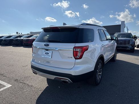 Used 2017 Ford Explorer Platinum image 4