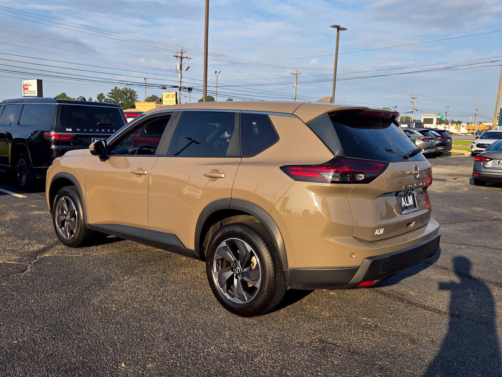 Used 2025 Nissan Rogue SV FWD image 9
