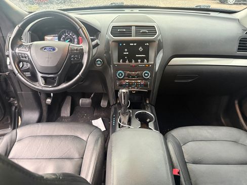 Used 2018 Ford Explorer XLT w/ Equipment Group 202A AWD/4WD image 19
