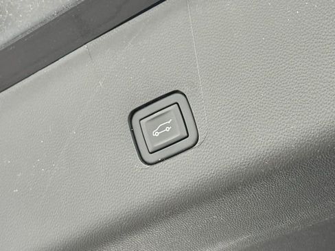 Certified 2023 Chevrolet Traverse LT AWD/4WD image 41