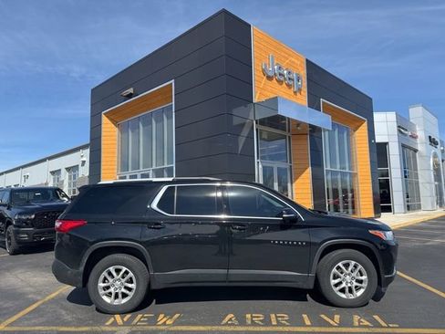 Used 2018 Chevrolet Traverse LT w/ LPO, Black Accent Package image 1