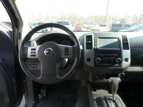 Used 2019 Nissan Frontier SV image 14