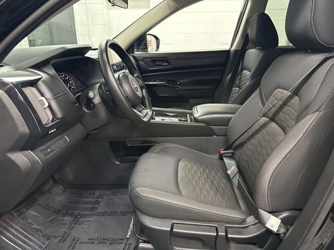 Used 2025 Nissan Pathfinder S AWD/4WD image 19