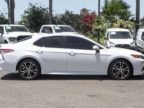 Used 2020 Toyota Camry SE FWD image 10