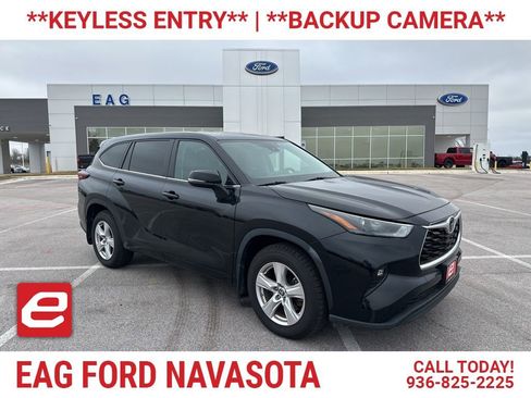 Used 2024 Toyota Highlander LE image 1