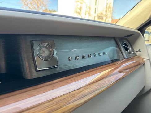 Used 2018 Rolls-Royce Phantom Sedan image 46