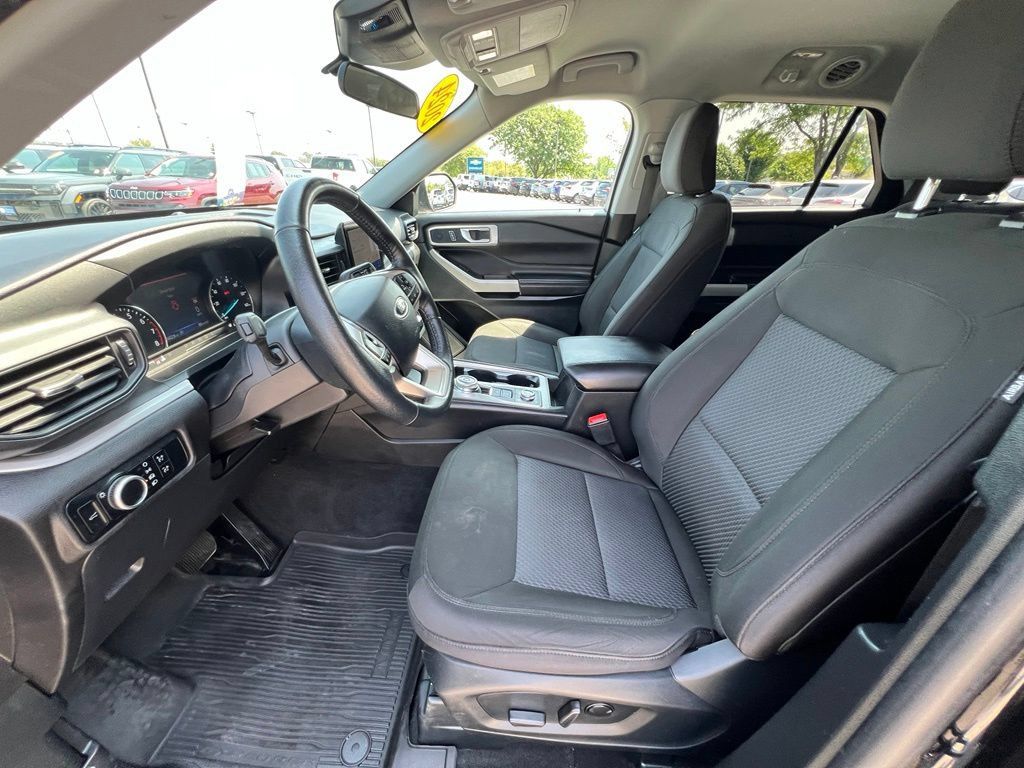 Used 2024 Ford Explorer XLT AWD/4WD image 19