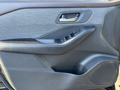 Used 2023 Nissan Rogue SV image 23