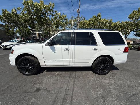 Used 2017 Lincoln Navigator Select AWD/4WD image 8