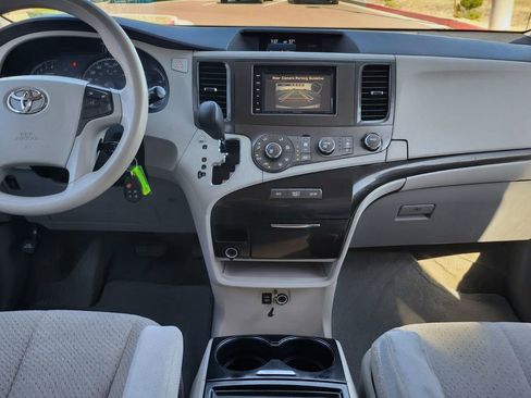 Used 2012 Toyota Sienna LE w/ Towing Pkg FWD image 22