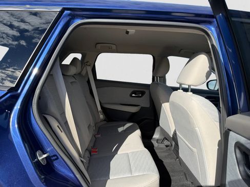 Used 2023 Nissan Rogue SV image 16