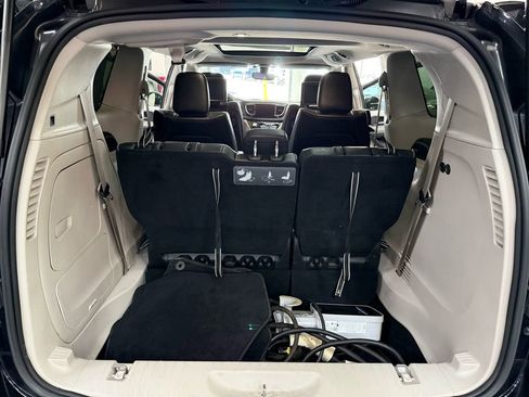Used 2020 Chrysler Pacifica Limited FWD image 17