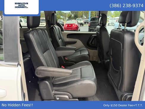 Used 2016 Chrysler Town & Country LX FWD image 13