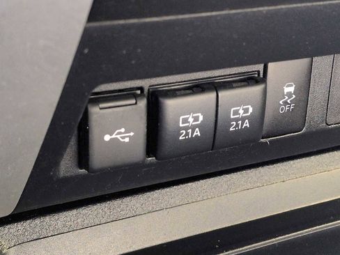 Used 2020 Toyota Tundra SR5 w/ SR5 Upgrade Package image 31