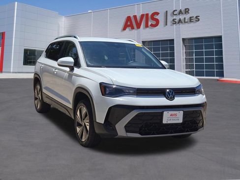 Used 2025 Volkswagen Taos SE AWD/4WD image 9