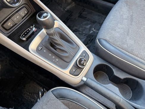 Certified 2023 Hyundai Venue Limited image 24