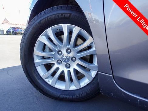Used 2014 Toyota Sienna XLE image 12