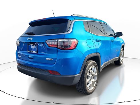 Used 2025 Jeep Compass Latitude image 4