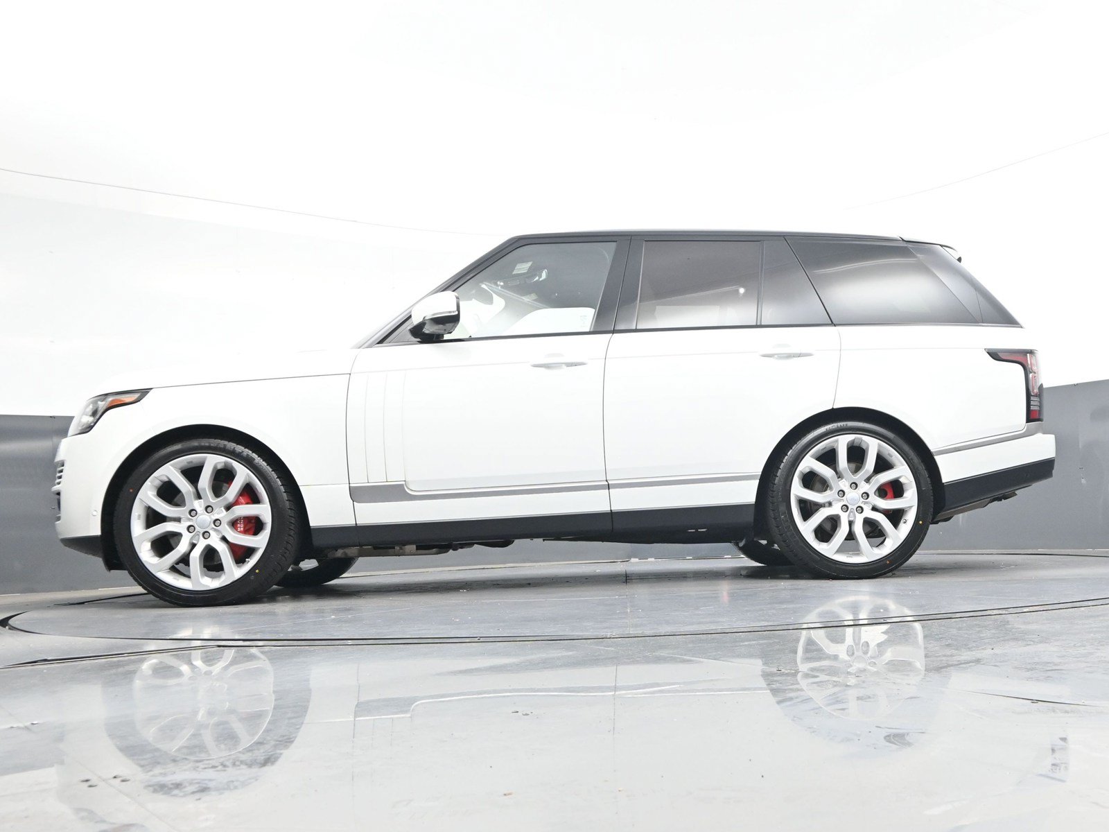 Used 2016 Land Rover Range Rover Supercharged AWD/4WD image 32