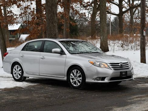 Used 2011 Toyota Avalon Limited image 1